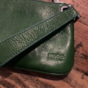 HOBO Vida Leather Wristlet Clutch, Holds Phone, Credit Cards, Etc., Green, EUC
